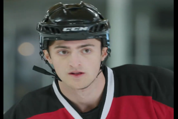 Un trato con el capitán del hockey personajes