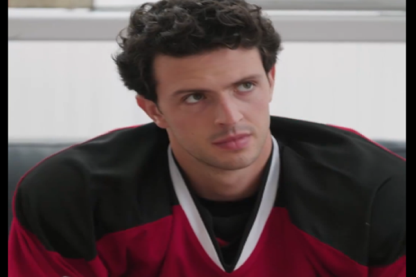 Un trato con el capitán del hockey actor