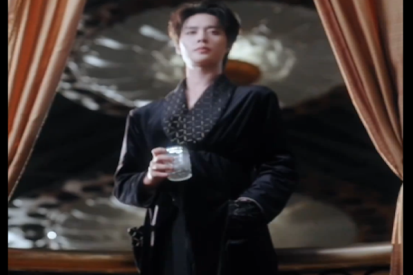 revelar alzar y reinar actor