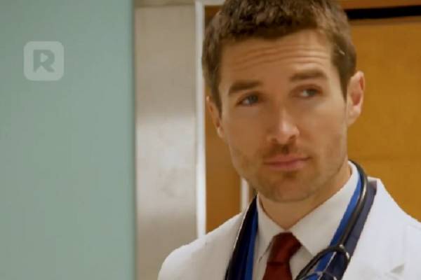 El Doctor Jefe es el Papi de mi Bebé en español