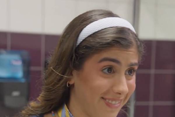 Domando a Mis Bullies Reparto Hazel Jones