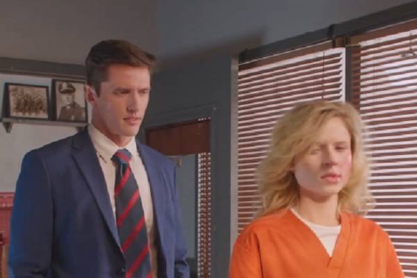 Una Reina Nunca Llora película