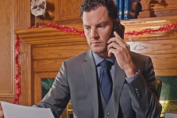 Alquilé un marido multimillonario para la Navidad Maximus Harrison