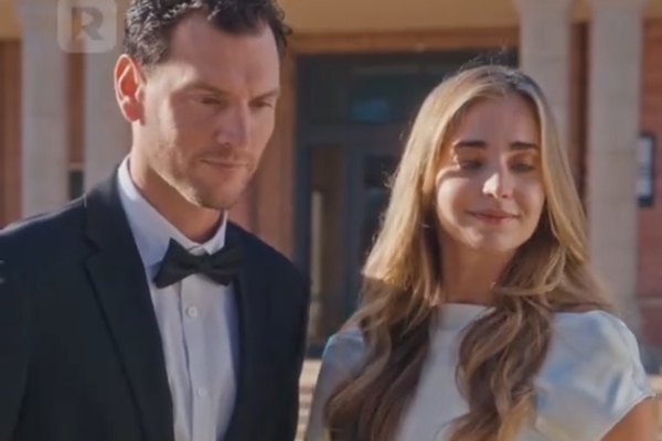 Alquilé un marido multimillonario para la Navidad pelicula completa