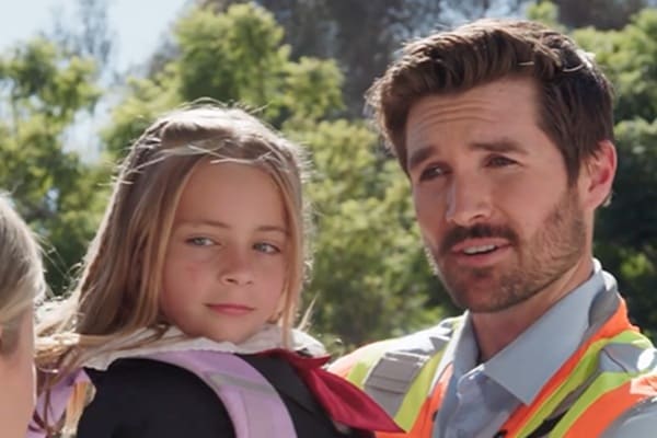 Para Salvar a Su Hija Pide Matrimonio en Público Dailymotion