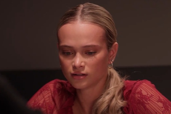 Cuatro Años Despues Vuelve Con Su Hija Y Propone Boda