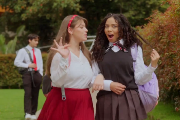 De Conserje a Millonaria serie