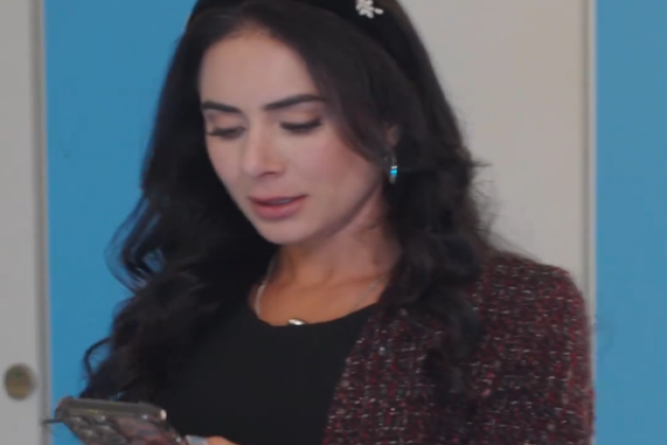 De Conserje a Millonaria doblado al español