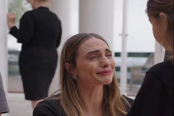 El regreso de la hija desterrada doblada al español