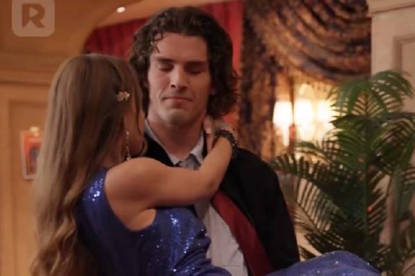 Reclamada por el hermano Alfa de mi ex Blake Lewis historia