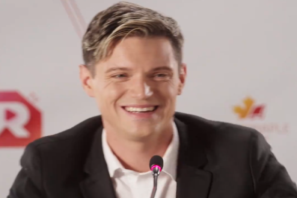 Cómo deshacerse de una estrella de fútbol película reparto