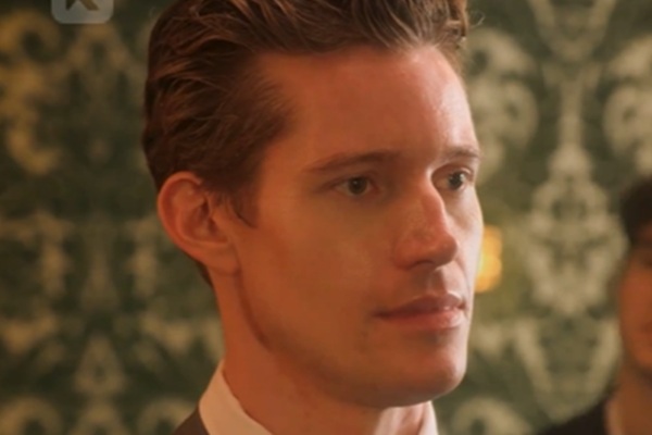 Un Matrimonio Al Rojo Vivo En Español