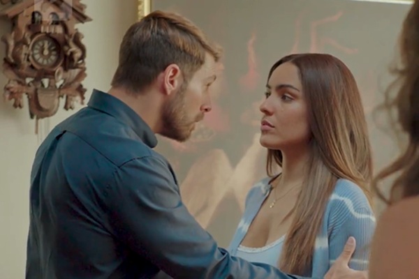 Juliana León y Camilo Batis en El Doctor Que Marco Mi Destino