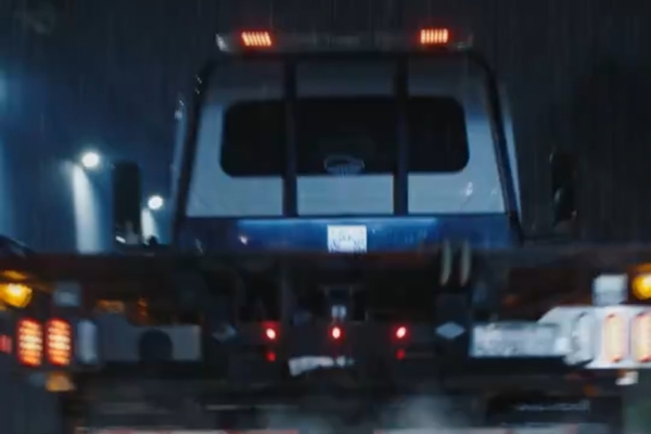 de traficante internacional de armas a papá de tiempo completo trama