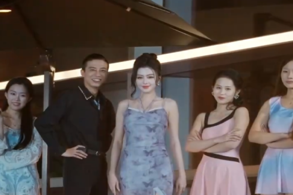 La Mirada en la Mesa de Apuestas drama chino