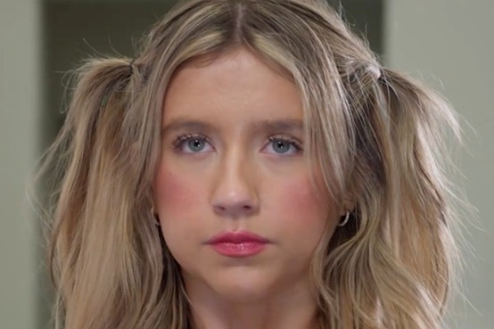 besada por garras y colmillos actores