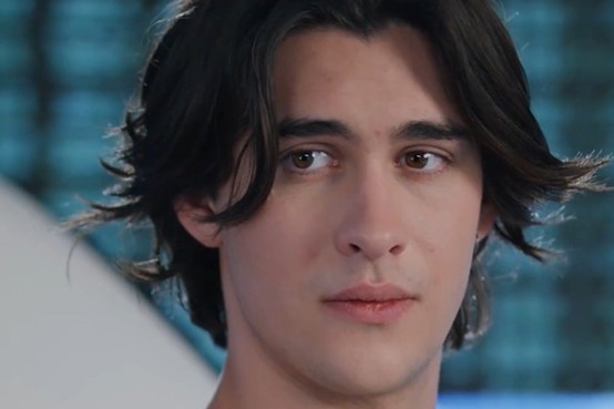 Su hermano perdido en el espacio eapañol latino