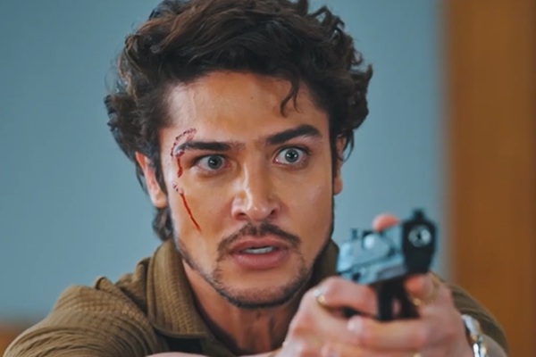 Manuel Pacheco en Atada al Honor Elenco