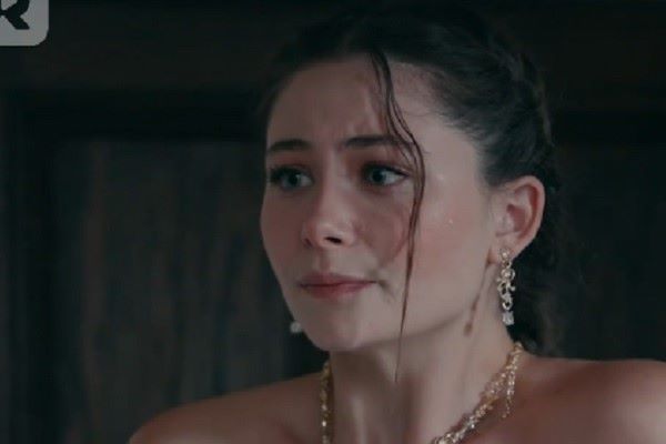 No es la novia que él quería en español