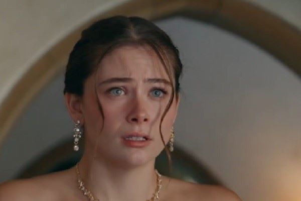 No es la novia que él quería en español