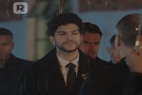 Cautiva del Jefe de la Mafia en español