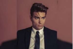 Found A Homeless Billionaire Husband for Christmas Movie Actors