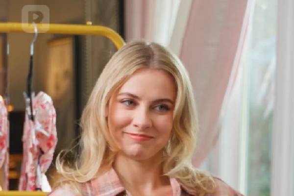 Secret Strangers in Love Book Plots