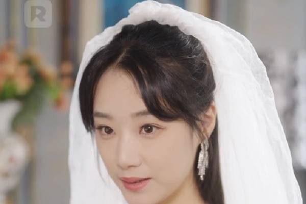 Mending a Broken Love Cast Stella