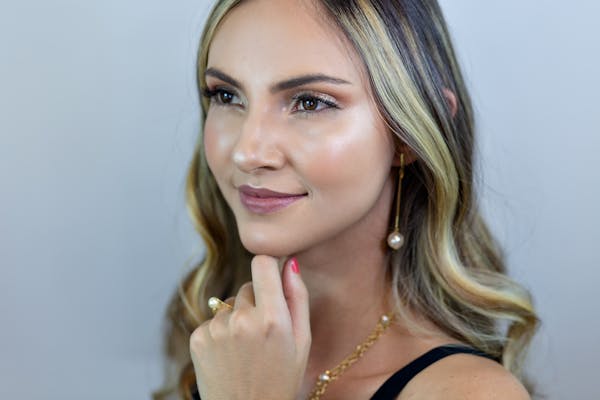 The Heiress and Her Possessive Bodyguard Characters Grace