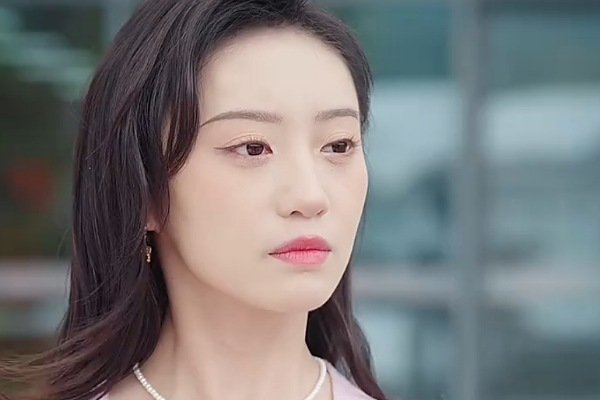 Pregnancy Brings Love and Diamonds