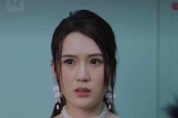 Love Conquers All Movie Cast Evelyn