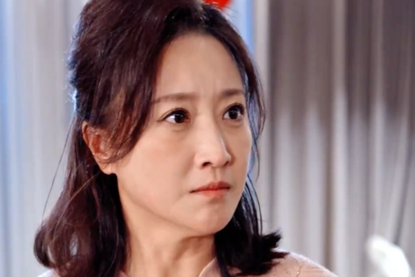 Ditch The Mommy Duties After Reborn Movie Lead Actress