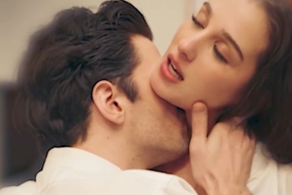 My Boss is My Sperm Donor leia and alec kissing