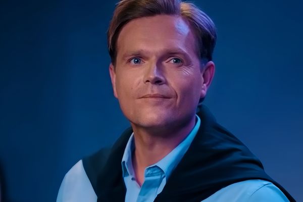 How to Dump a Hockey Star ending Streaming