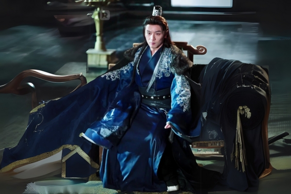 Kneel Your Majesty The Exiled One Returns Movie