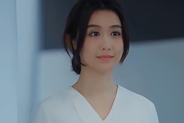 Spoiled By Aristocratic Heirs After Divorce Naomi