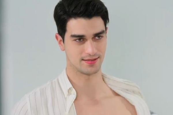 A Relationship Kept in the Dark Cast