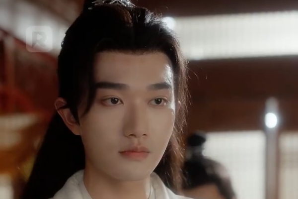 an heiress's rise from exile to Empire actress