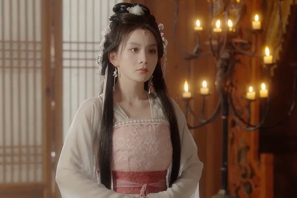 an heiress's rise from exile to Empire film