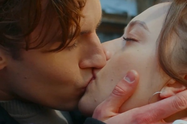 Mary and Richard Johnson In How To Trap President's Son