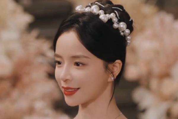 Poison Queen’s Modern Quest Cast Mia