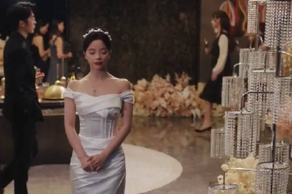 Poison Queen’s Modern Quest Dailymotion