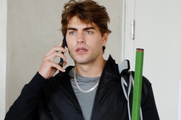 Girl Boss Returns Home But Faces Ridicules Actor