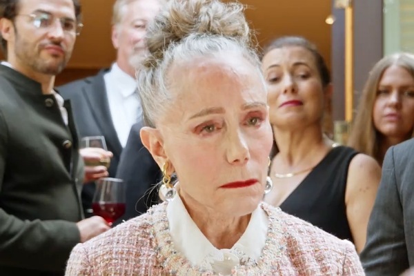 Girl Boss Returns Home But Faces Ridicules Plot