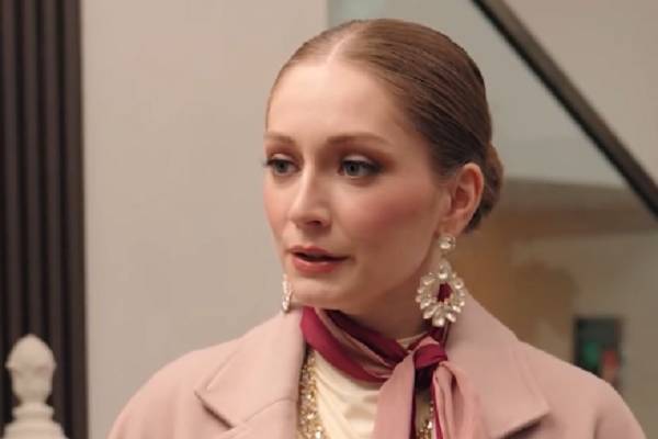 is the betrayed housewife secretly a billionaire full movie free