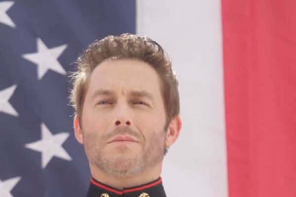 Money Robots and a Happy 4th of July actress