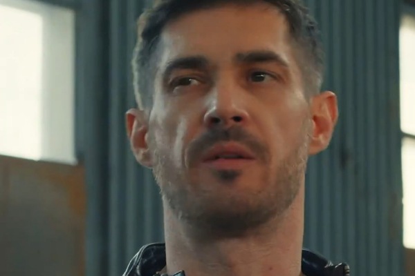 The Woman Starts The War Cast