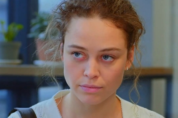 The Year in His Chains Cast