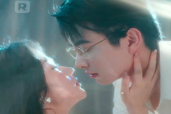 From Fake Heiress to Billionaire’s Wife Plot