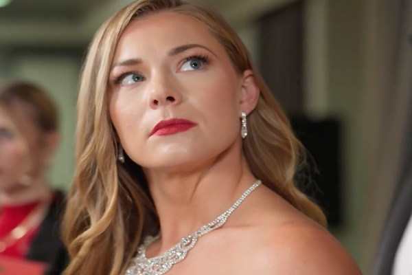 Step Aside I’m The King Of Capital Lead Actress